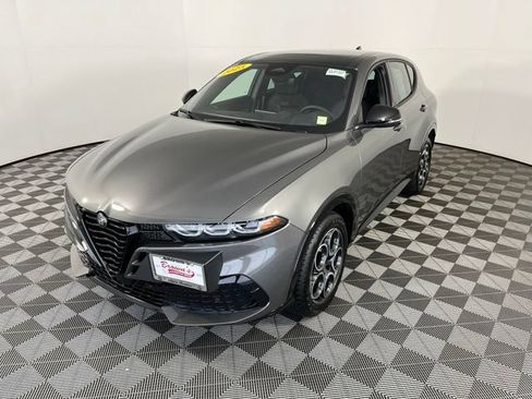 Used 2026 Alfa Romeo Tonale AWD/4WD image 3