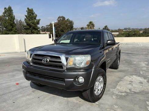 Used 2010 Toyota Tacoma PreRunner image 4