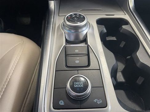 Used 2022 Ford Explorer XLT w/ Equipment Group 202A image 18