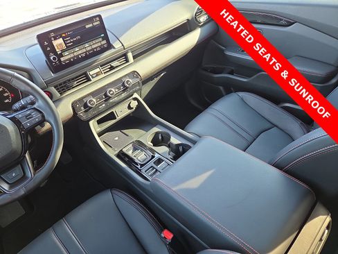 Used 2025 Honda Pilot TrailSport image 14