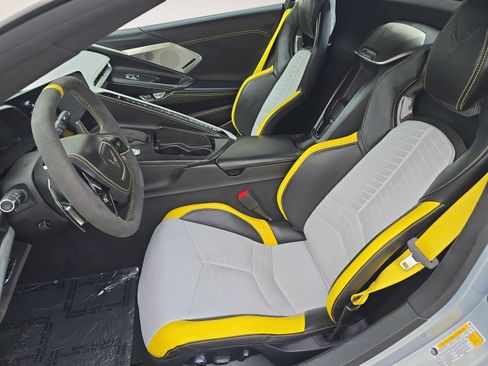 Used 2021 Chevrolet Corvette Stingray Premium Conv w/ Z51 Performance Package image 4