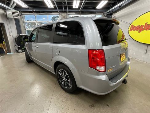 Used 2018 Dodge Grand Caravan GT FWD image 3
