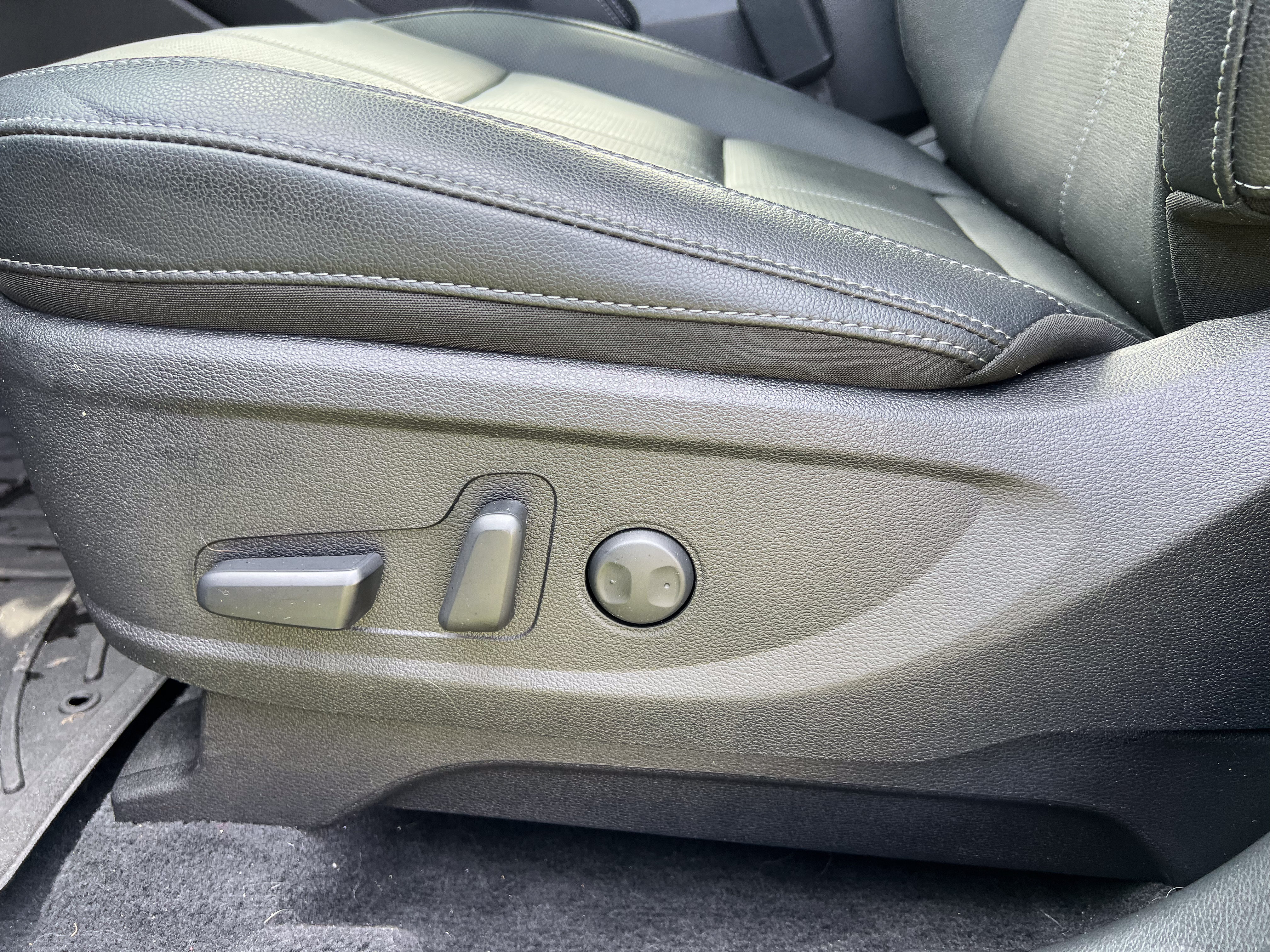 Used 2024 Kia Telluride EX w/ EX Captain's Chair Package AWD/4WD image 19
