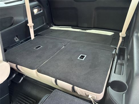 Used 2022 Ford Explorer Limited w/ Equipment Group 301A RWD image 32