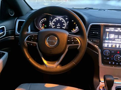 Used 2018 Jeep Grand Cherokee Limited image 5