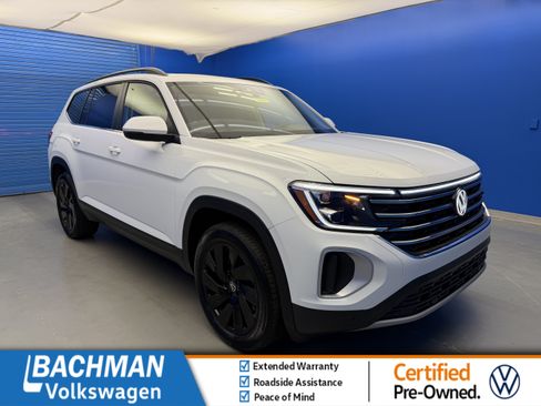 Certified 2025 Volkswagen Atlas SE w/ Panoramic Sunroof Package AWD/4WD image 1