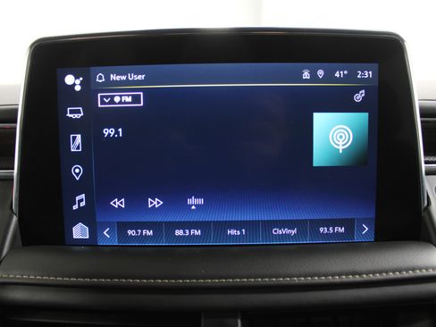 Used 2023 Chevrolet Suburban Premier image 13