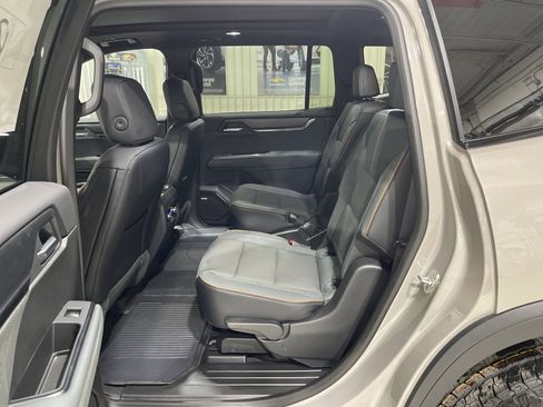 New 2026 GMC Acadia AT4 AWD/4WD image 12