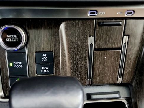 Used 2024 Lexus GX 550 w/ Accessory Package (2T) AWD/4WD image 35