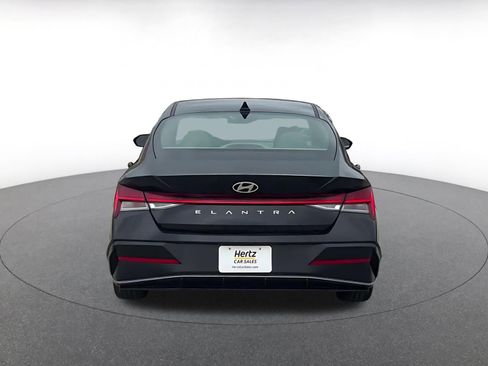 Used 2025 Hyundai Elantra SEL image 12