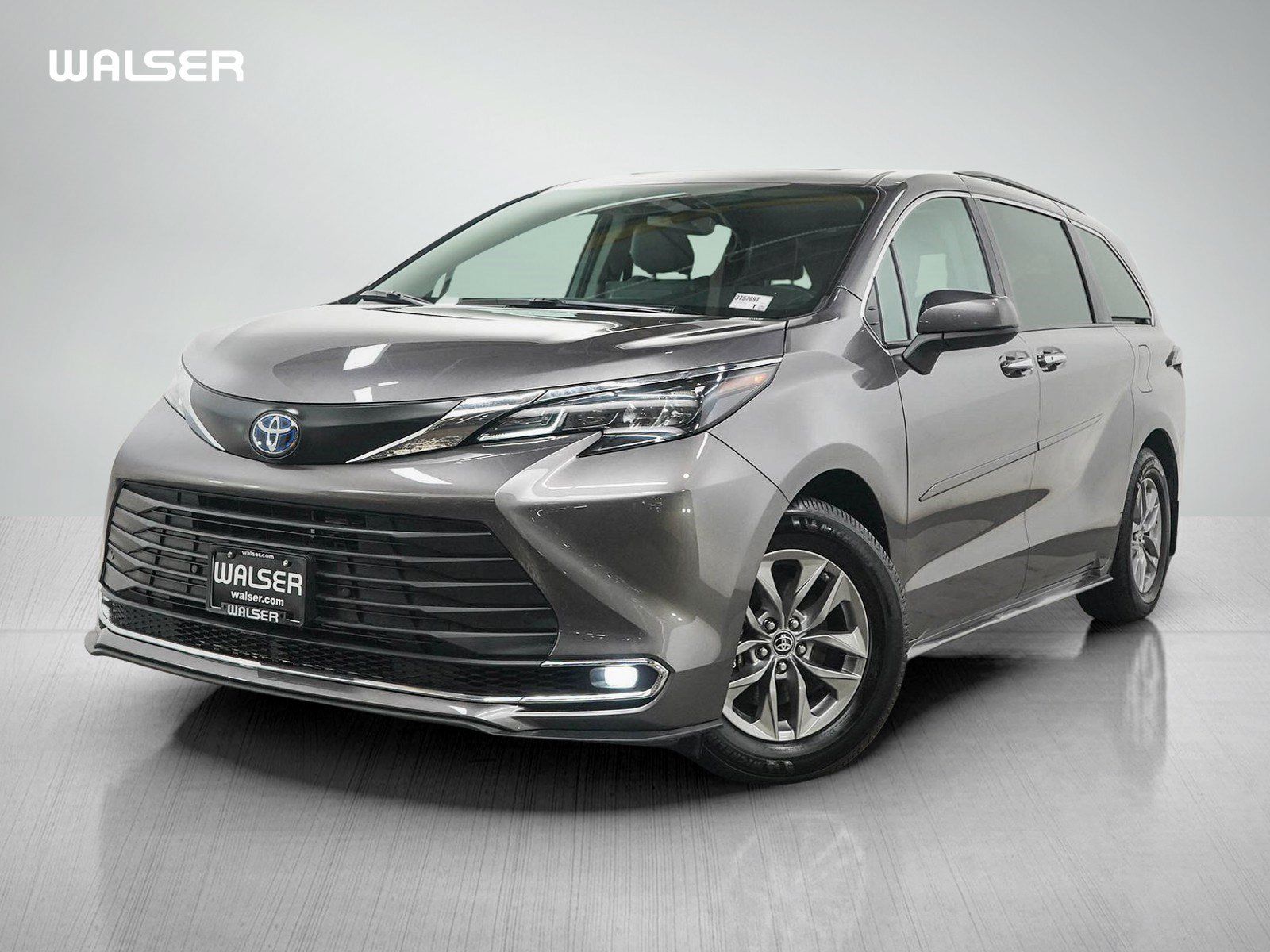Used 2024 Toyota Sienna XLE AWD/4WD image 1