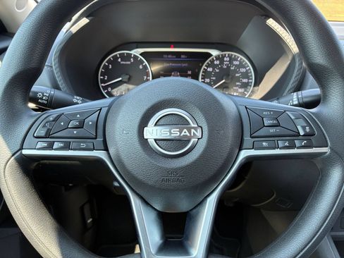 Used 2025 Nissan Sentra SV FWD image 21