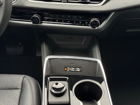 New 2026 Chevrolet Equinox LT w/ Convenience Package II FWD image 21