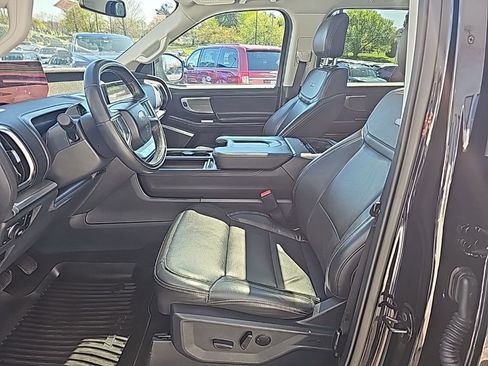 Used 2025 Ford Expedition Platinum w/ Driver's Package AWD/4WD image 9