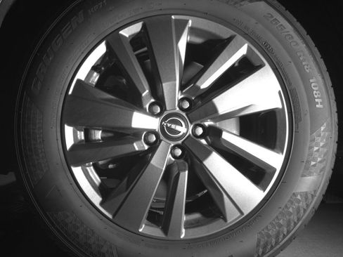 Used 2025 Nissan Pathfinder SV image 12