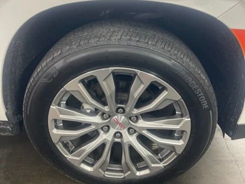 Used 2022 GMC Yukon Denali w/ Denali Ultimate Package AWD/4WD image 4