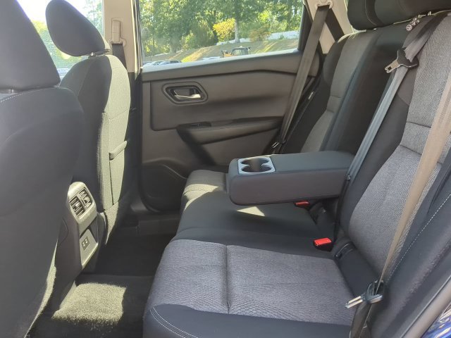 Used 2024 Nissan Rogue SV AWD/4WD image 13