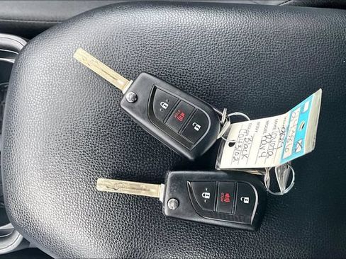 Used 2019 Toyota RAV4 LE AWD/4WD image 41