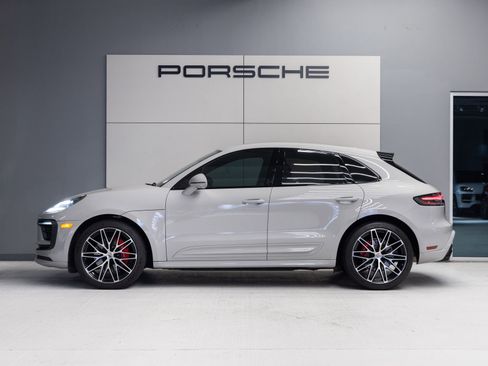 Certified 2023 Porsche Macan S AWD/4WD image 2