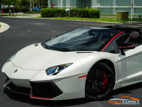 Used 2016 Lamborghini Aventador LP 700-4 image 9