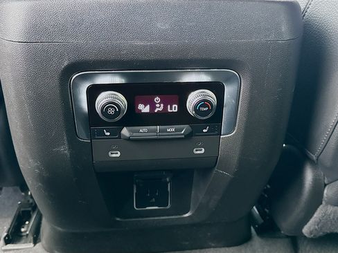 Used 2024 GMC Yukon Denali RWD image 16