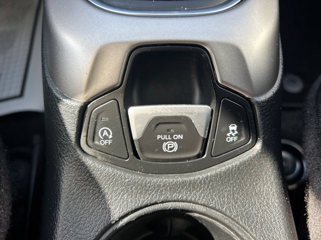 Used 2018 Jeep Compass Latitude FWD image 32