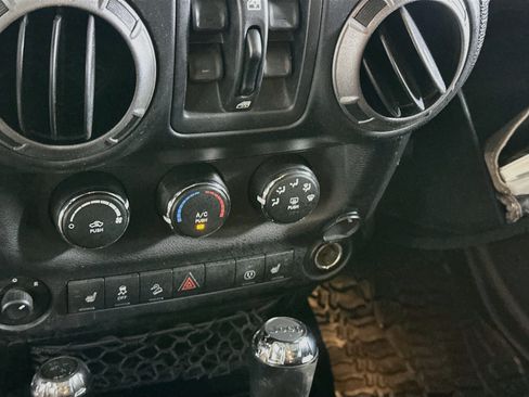 Used 2017 Jeep Wrangler Unlimited Sport AWD/4WD image 21