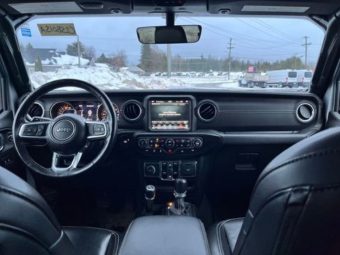 Used 2022 Jeep Wrangler Unlimited Sahara w/ Cold Weather Group image 14