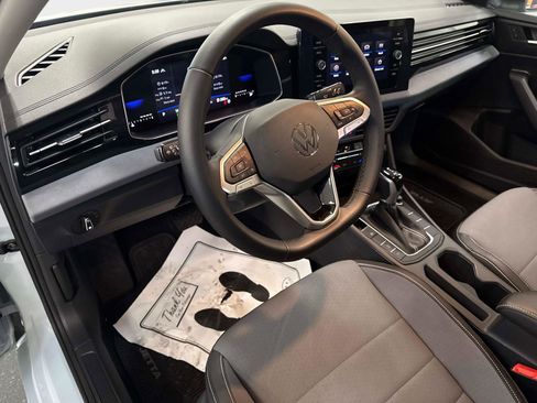 Used 2025 Volkswagen Jetta SE image 21