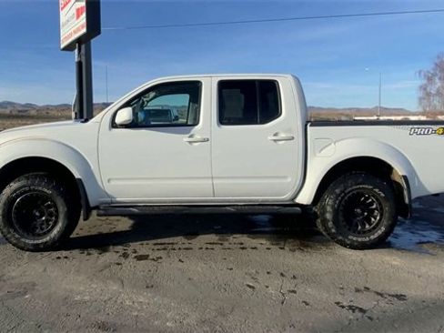 Used 2017 Nissan Frontier PRO-4X image 5