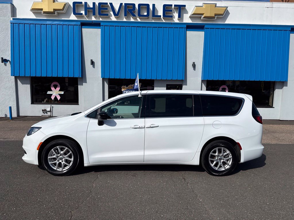 Used 2024 Chrysler Voyager LX FWD image 17