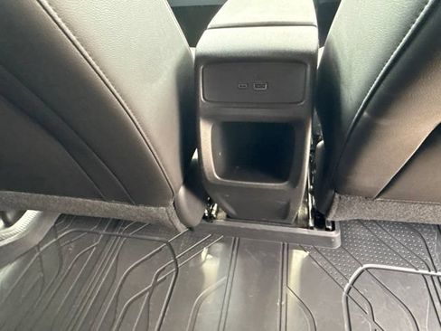Used 2025 Chevrolet Trax RS w/ Sunroof Package FWD image 17