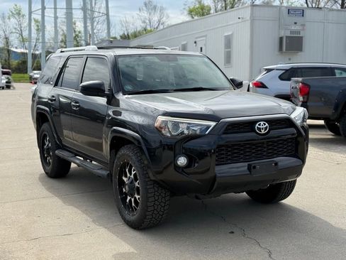 Used 2018 Toyota 4Runner SR5 image 4