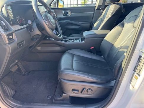Used 2023 Kia Sorento EX w/ Panoramic Sunroof Package image 21