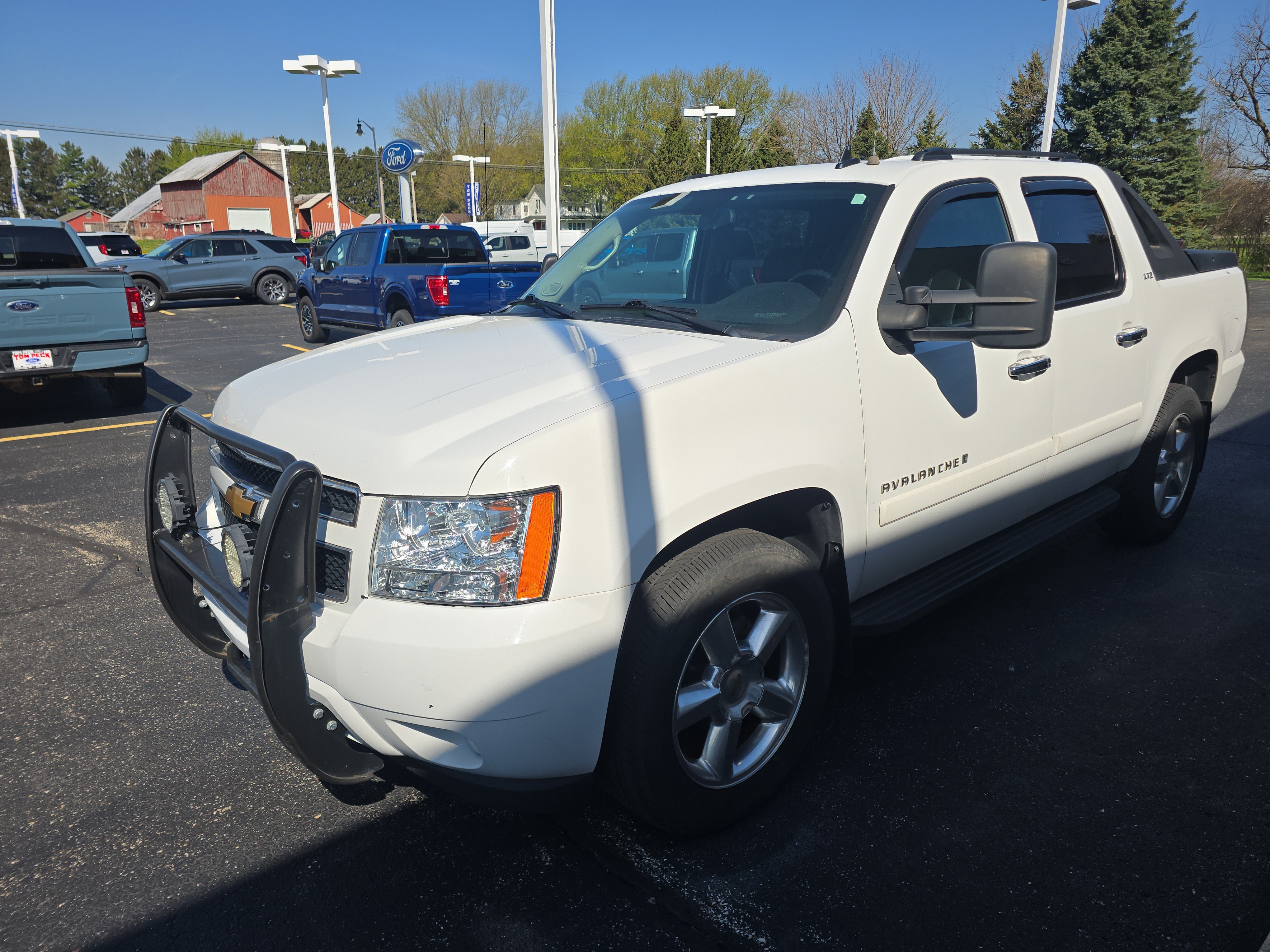 Used 2009 Chevrolet Avalanche LT AWD/4WD image 4