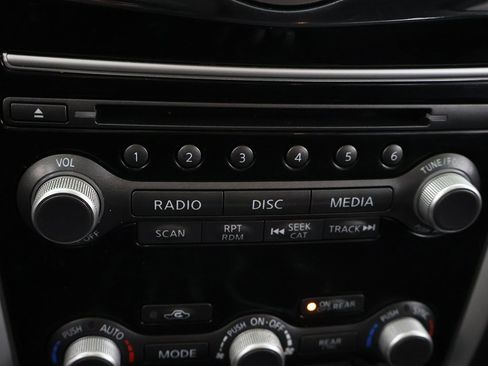 Used 2019 Nissan Pathfinder SV image 48