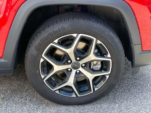 Certified 2025 Jeep Compass Limited AWD/4WD image 9