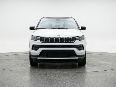 Used 2025 Jeep Compass Limited AWD/4WD image 2