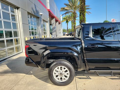 Certified 2025 Toyota Tacoma SR5 AWD/4WD image 6
