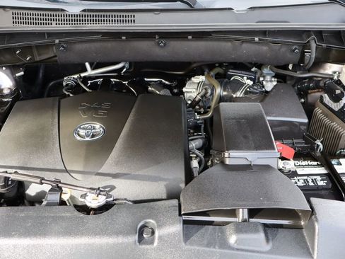 Used 2019 Toyota Highlander XLE image 42