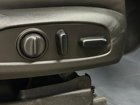 Used 2021 Chevrolet Traverse RS image 23