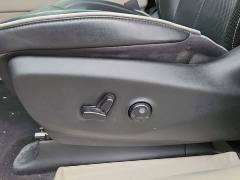 Used 2023 Chrysler Pacifica Limited FWD image 25