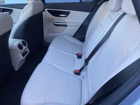 Used 2025 Mercedes-Benz GLC 300 4MATIC image 19