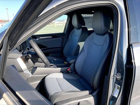 New 2026 Volkswagen Tiguan SE R-Line FWD image 8