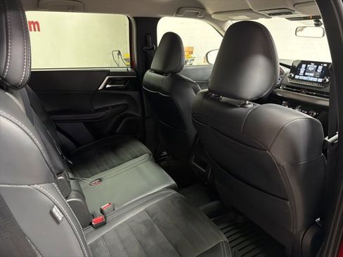 Used 2024 Mitsubishi Outlander SE image 18