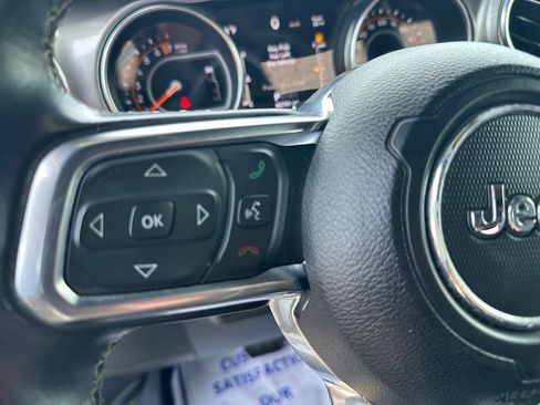 Used 2019 Jeep Wrangler Unlimited Sahara AWD/4WD image 17