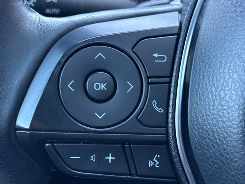 Used 2020 Toyota Camry SE w/ Blackout Package FWD image 32