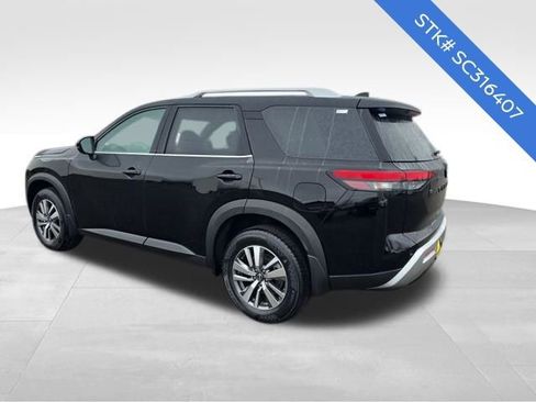 New 2025 Nissan Pathfinder SL w/ Black Appearance Package image 5