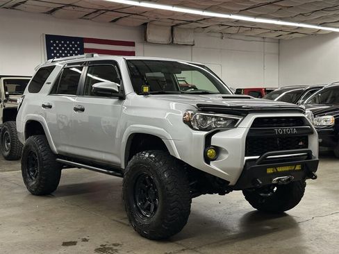 Used 2017 Toyota 4Runner TRD Off-Road image 1
