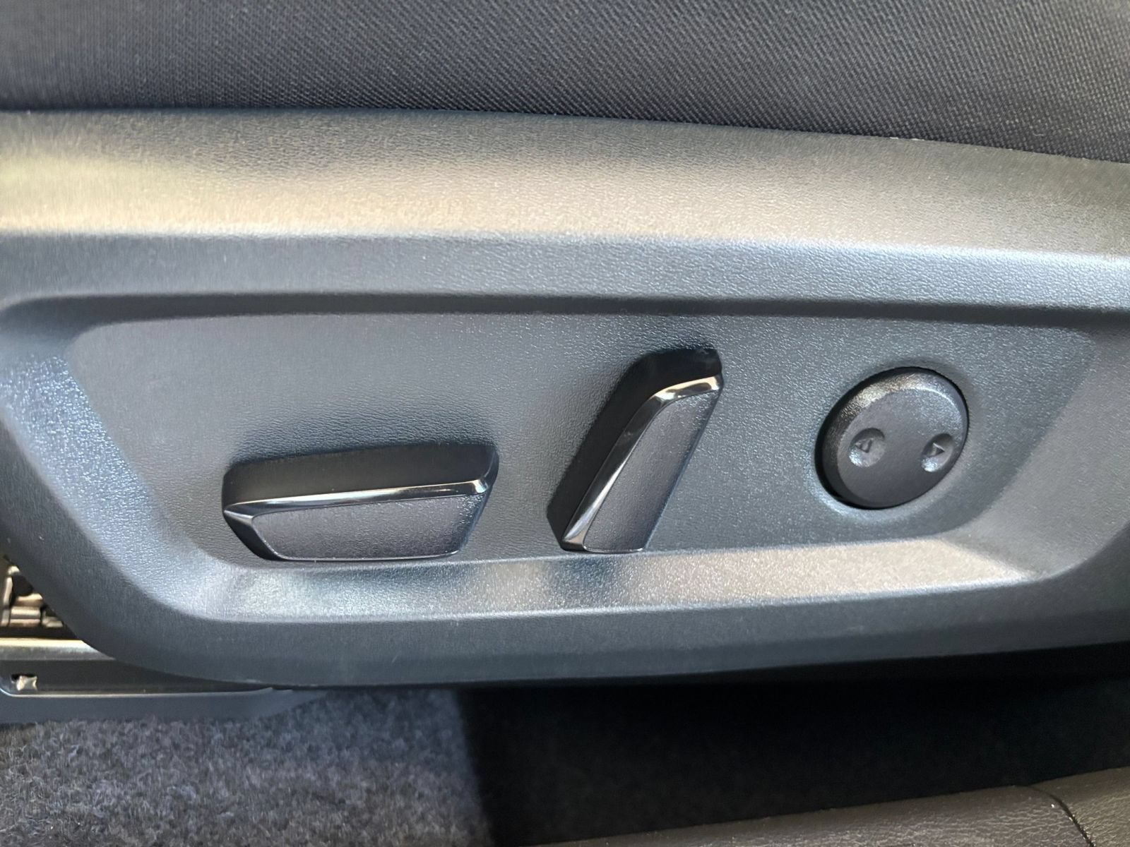 Used 2025 Nissan Rogue SV AWD/4WD image 21